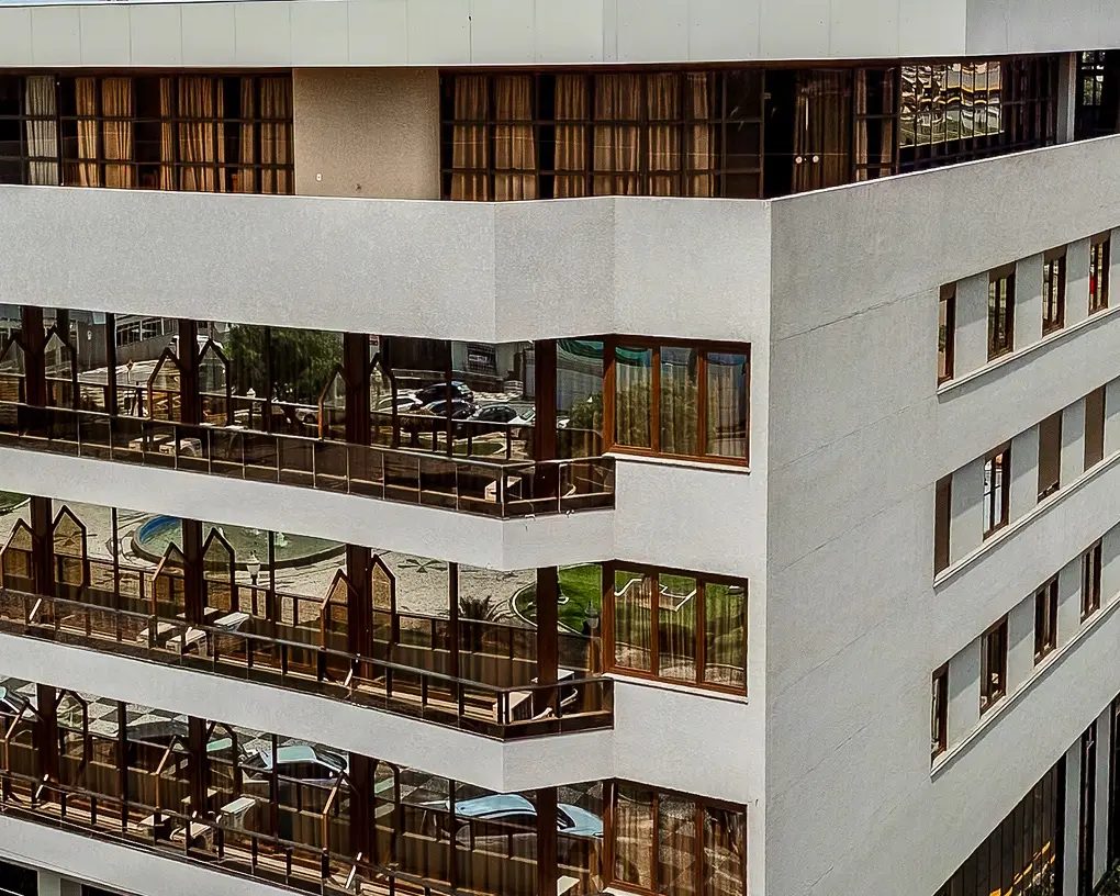 Edifício residencial com esquadrias de PVC Schueck