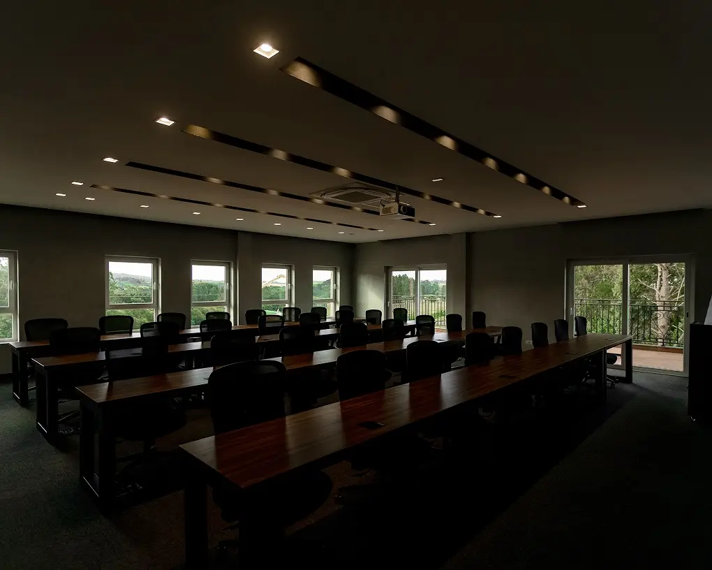 Empreendimento corporativo com esquadrias de PVC Schueck